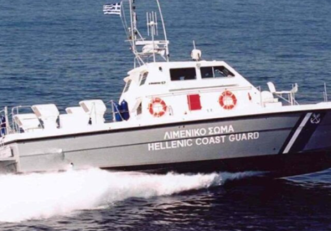 Έρευνες για τον εντοπισμό άνδρα που έπεσε από σκάφος στον Κορινθιακό Κόλπο